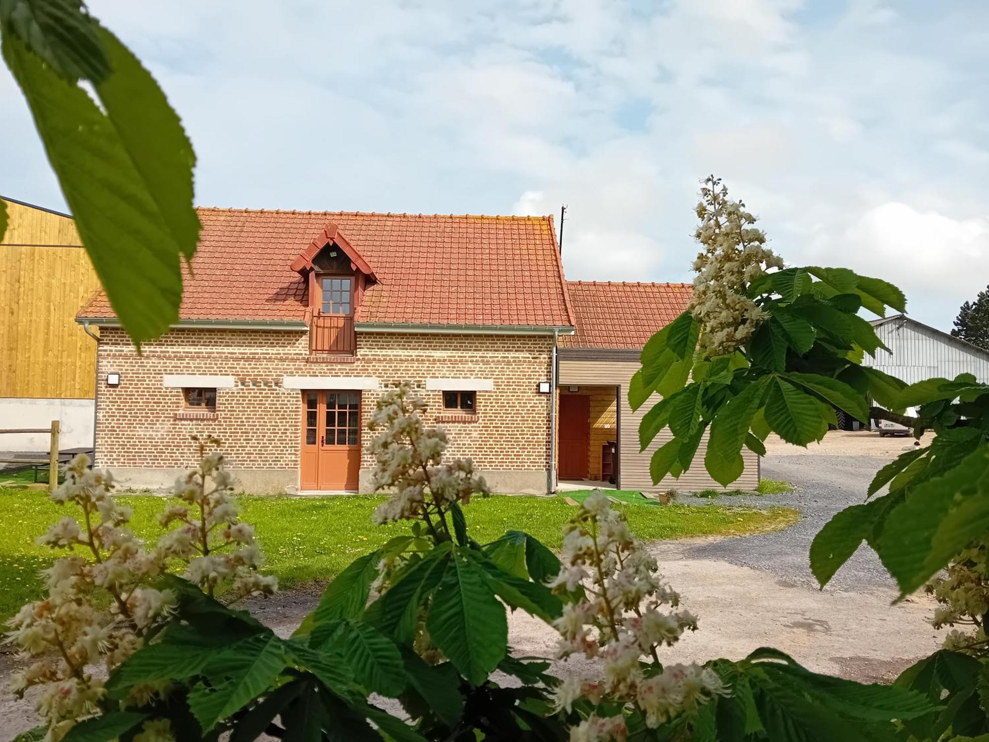 Gite Ferme Du Marronnier Derchigny Exterior photo